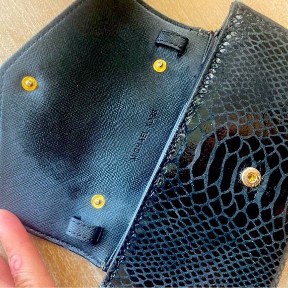 Michael Kors Wallet - Picture 6 of 7